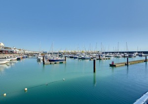Marina Central - Two Bedroom Apartment, Sleeps 4