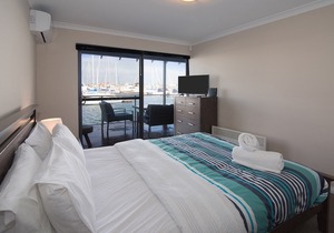Marina Edge- WIFI, Kayaks, Bikes x2, BBQ