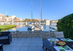 Marina lumineuse avec terrasses, clim, parking & accès plage privée - FR-1-387-181