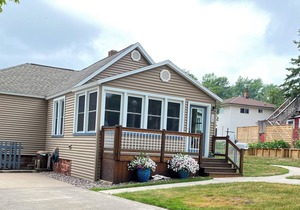 Marquette. Walk to Lake Superior! Close to events & bike paths! Free Wifi & AC