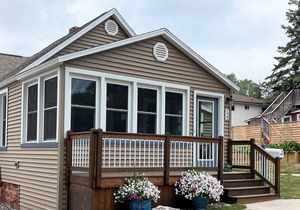 Marquette. Walk to Lake Superior! Close to events & bike paths! Free Wifi & AC
