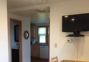 Marquette. Walk to Lake Superior! Close to events & bike paths! AC + Free WiFi!