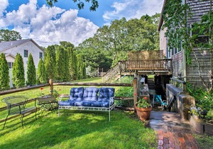 Martha's Vineyard Apt ~ 1 Mile to Inkwell Beach!