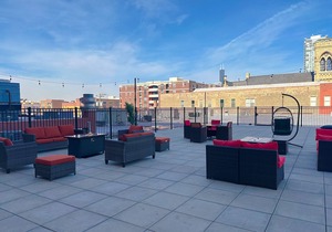 McCormick Place Designer Studio with optional parking for up to 4 guests