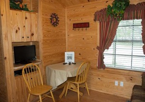 Medina Lake Camping Resort Cabin 4