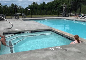 Million Dollar View of Lake Winnipesaukee with KitchenettenFlexible check in/out