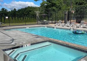 Million Dollar View of Lake Winnipesaukee with KitchenettenFlexible check in/out