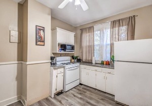 Mins to Downtown, Bottom Unit - Bluemoon Bungalow