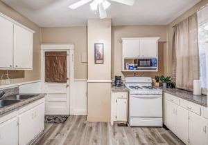 Mins to Downtown, Bottom Unit - Bluemoon Bungalow