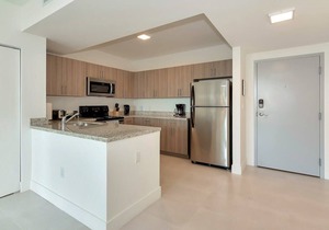 Minutes from Miracle Mile | Roami at Grove 27