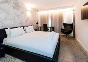 Modern 1 Bedroom Apartment with Rooftop Terrace