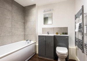 Modern 2 Bed Riverside Apartment with Balcony