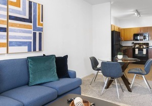 Modern 2BR Condo with Hot Tub in Zone Westgate