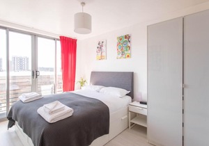 Modern 2BR flat with balcony in East London