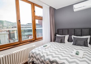 Modern and Bright Apartment- Main Street