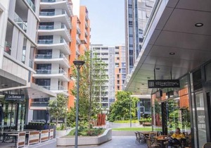 Modern and Spacious 1bed1bath Mascot APT +parking