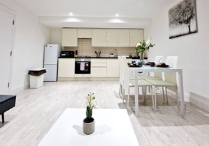 Modern Apartment in Uxbridge