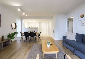 Modern Apt with Gym, Balcony & Metro Access