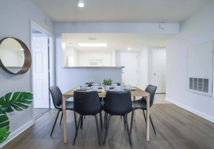 Modern Apt with Gym, Balcony & Metro Access