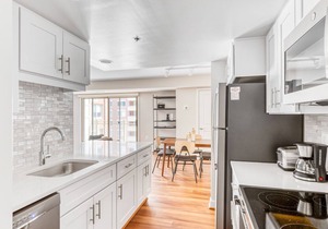 Modern Ballston 2BR w/Concierge, W/D & Pool, near Metro, by Blueground