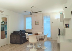 Modern bright studio with parking, pets allowed