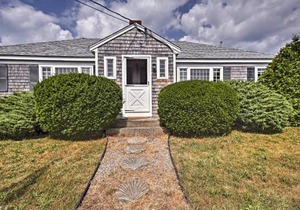 Modern Cape Cod Cottage Walk to Craigville Beach