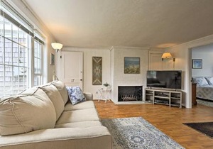 Modern Cape Cod Cottage Walk to Craigville Beach