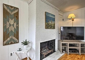 Modern Cape Cod Cottage Walk to Craigville Beach