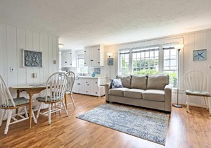Modern Cape Cod Cottage Walk to Craigville Beach