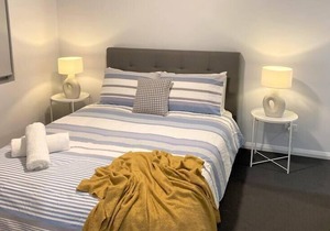 MODERN CLOSE AIRPORT/SHOPS FREE NETFLIX WINE WIFI