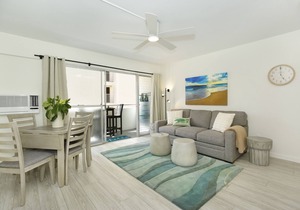 Modern condo in Heart of Waikiki! 1 block to beach, AC, Wi-Fi, free parking!