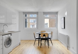 Modern Farringdon 1BR, open plan, opposite train, by Blueground