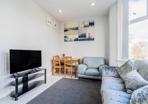 Modern flat in Moseley with Free Parking