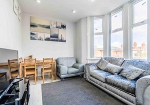 Modern flat in Moseley with Free Parking