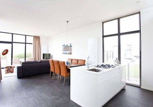 Modern holiday home 600 m from the sea