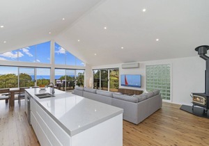 Modern House with Panoramic Views