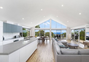 Modern House with Panoramic Views
