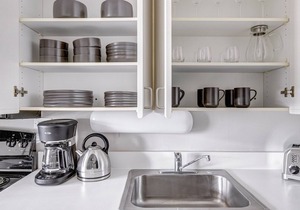 Modern Lakeview 1BR w/Gym, Pool, 1 block to Lincoln Park, by Blueground
