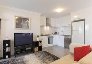 Modern Neat Convenient Apartment Close to Airport