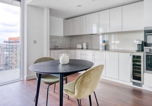 Modern Nine Elms 1BR, Open Plan, next to Tube, by Blueground