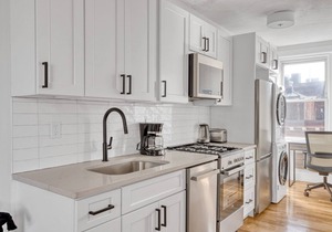Modern North End 2BR w/W/D on Salem St., near dining, by Blueground