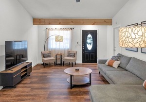 Modern Scottsdale Home, 4 bedrooms! FREE Pool heat, Nearby GOLF @ TPC & Kierland