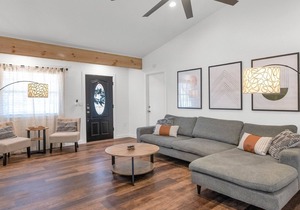 Modern Scottsdale Home, 4 bedrooms! FREE Pool heat, Nearby GOLF @ TPC & Kierland