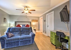 Modern Studio Apartment in Central Williamstown!