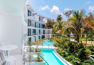 Modern Studio W/ Shared Pool, High-Speed WiFi, Central AC & Private Balcony!