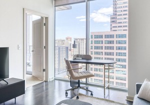 Modern Upper Downtown 1BR w/ Gym & Pool near 16th St Mall, by Blueground