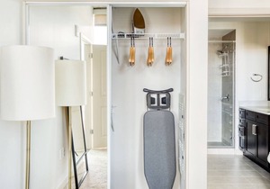 Modern Upper Downtown 1BR w/ Gym & Pool near 16th St Mall, by Blueground
