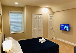 Monroe Room #4
