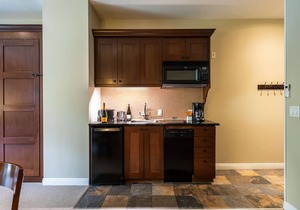 Mont-Tremblant - Château Beauvallon - One Bedroom Suite- Free resort shuttle!