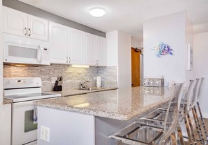 Monthly- Discovery Bay 2203 Ocean/Sunset/Marina/City Views - Q Bed/Twin Sofabed